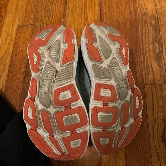 🚫🚫SOLD🚫🚫 EUC HOKA BONDI 6 - Picture 3 of 4